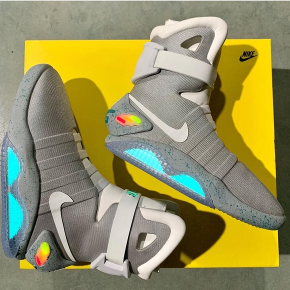 Nike Air Mag - Picture 1 of 2